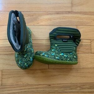 Bogs Green and Blue Rain & Snow Boots Waterproof Design